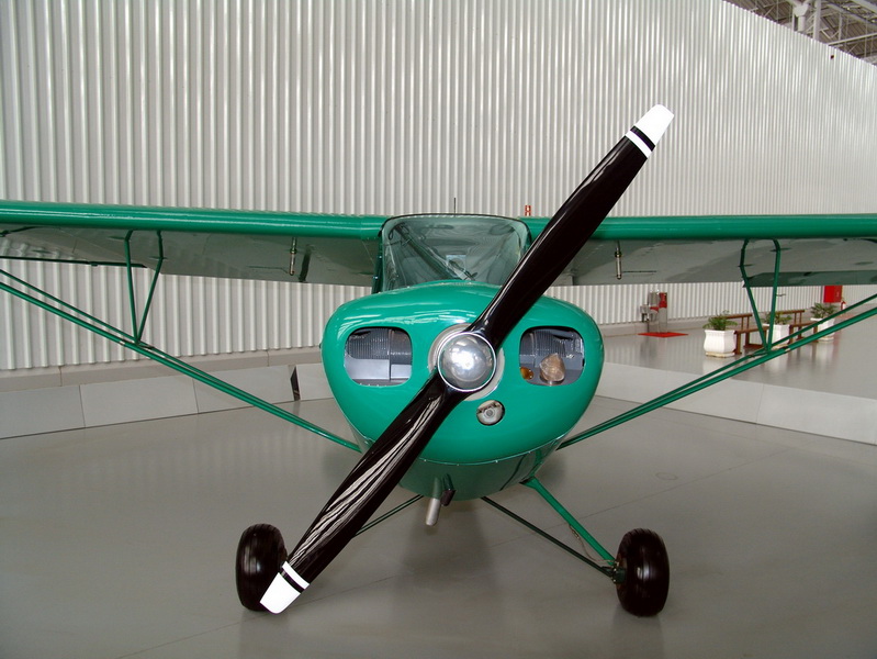 Piper PA-12 de 1948, este considerado comum, mxima de 155km/h
